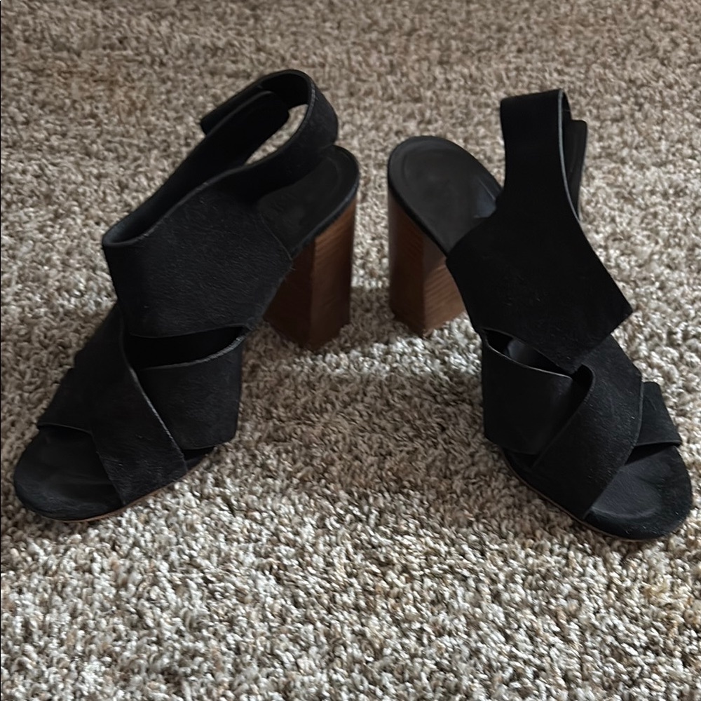 Vince Black Heeled Sandals with Modern Design